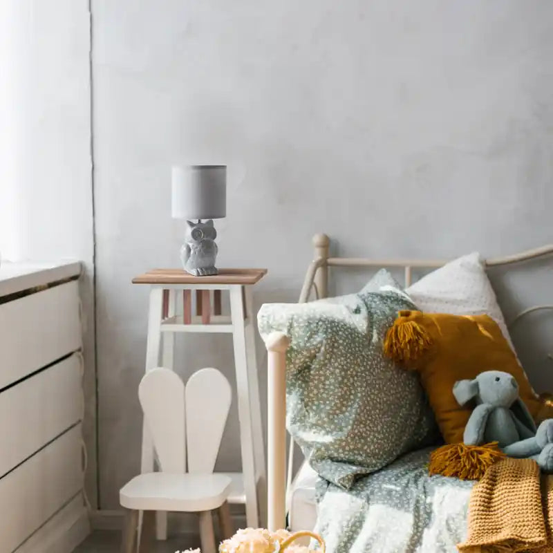 Simple Designs Lampe de table hibou contemporaine en céramique 12,8 po avec abat-jour en tissu assorti